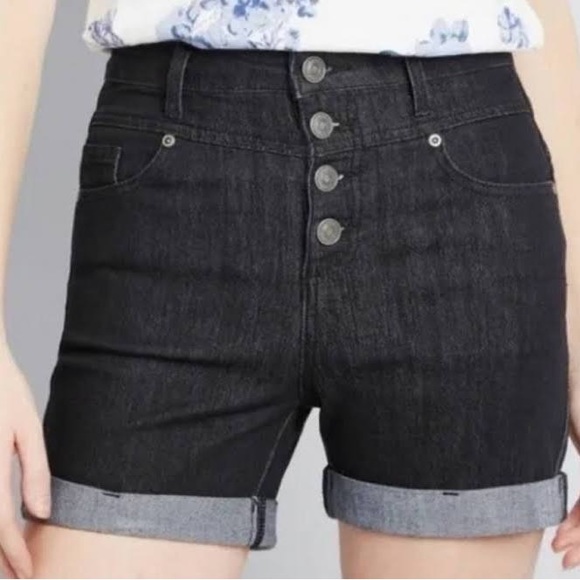 ModCloth four button fly caver rolled hem medium black wash denim shorts NWT 20 - Picture 1 of 5